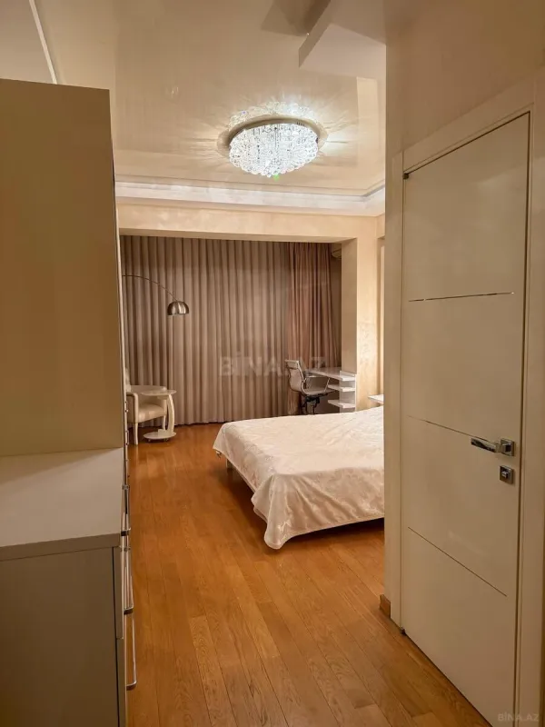 Satılır 3 otaqlı mənzil 130 m²