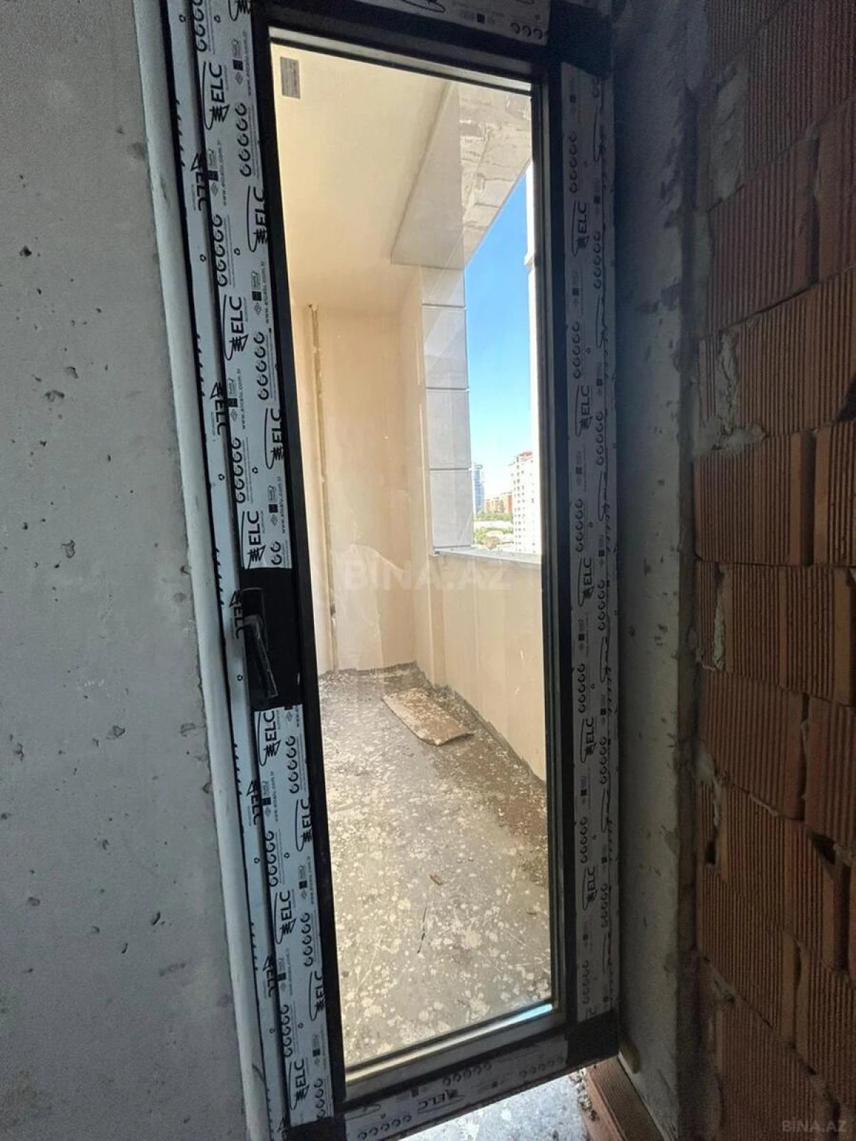 Satılır 4 otaqlı mənzil 219 m²