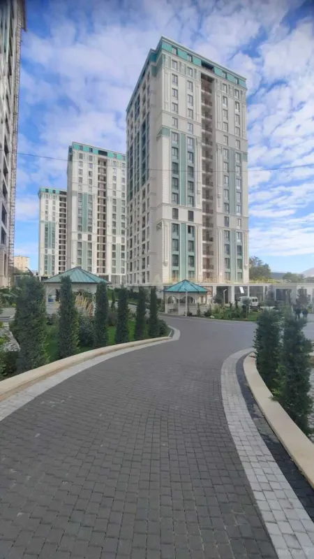 Satılır 4 otaqlı mənzil 219 m²