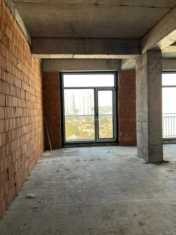 Satılır 4 otaqlı mənzil 219 m²