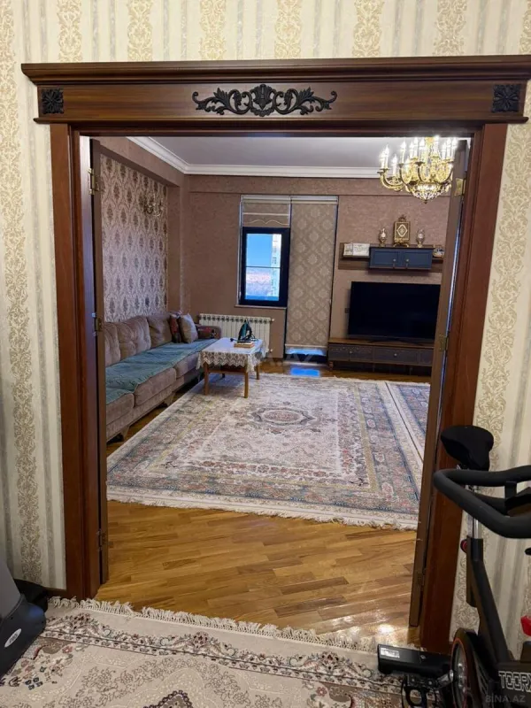 Satılır 4 otaqlı mənzil 162 m²