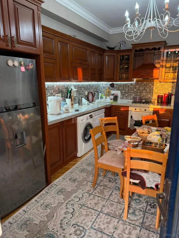 Satılır 4 otaqlı mənzil 162 m²