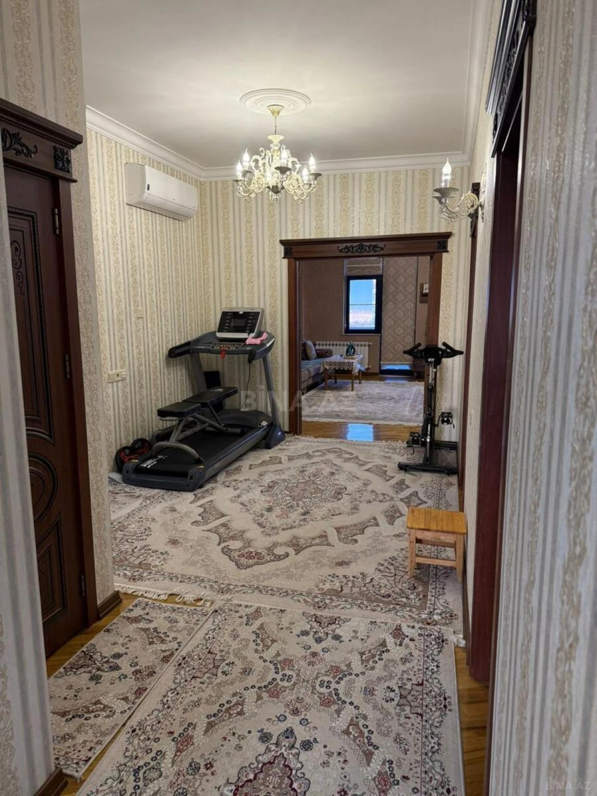 Satılır 4 otaqlı mənzil 162 m²