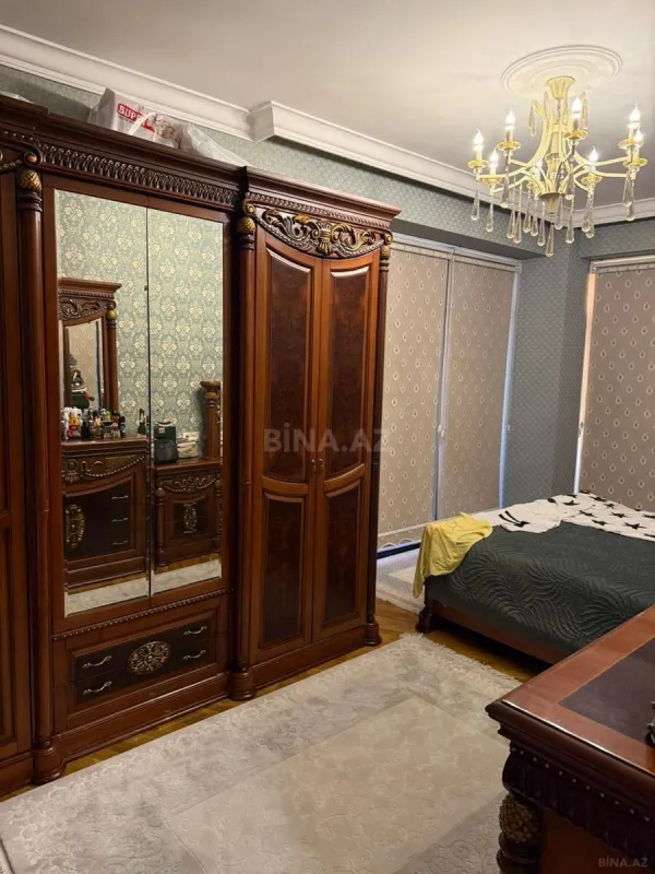 Satılır 4 otaqlı mənzil 162 m²