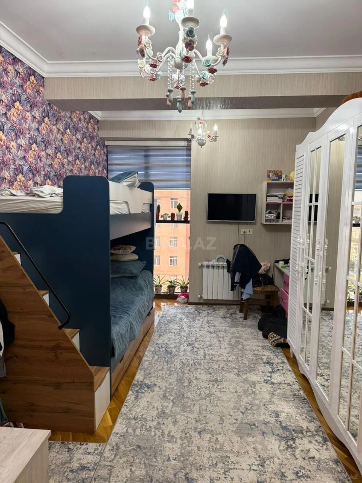 Satılır 4 otaqlı mənzil 162 m²