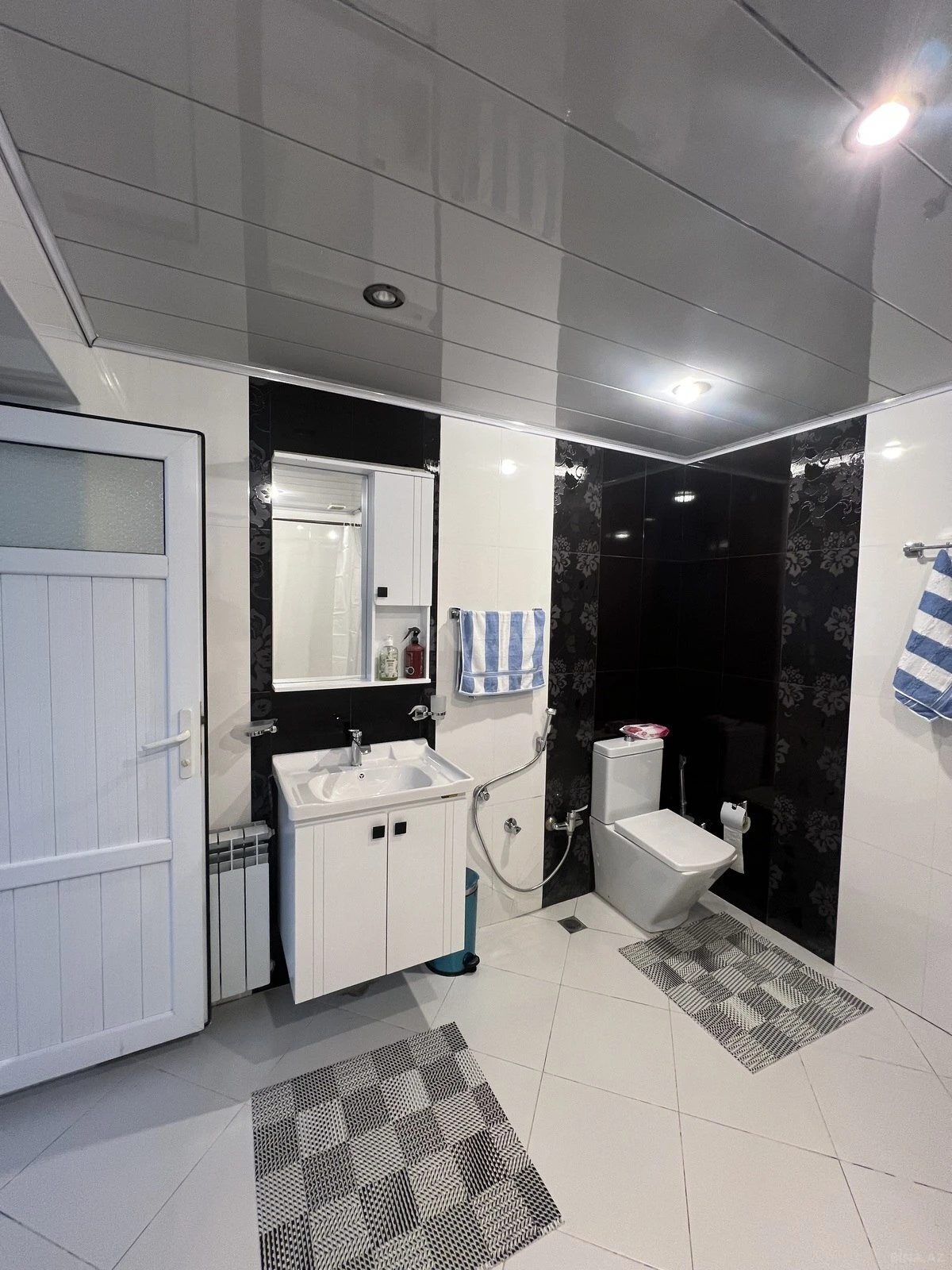 Kirayə verilir 4 otaqlı mənzil 150 m²