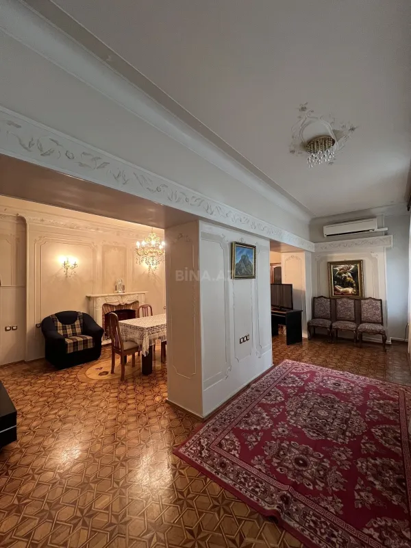 Kirayə verilir 4 otaqlı mənzil 150 m²