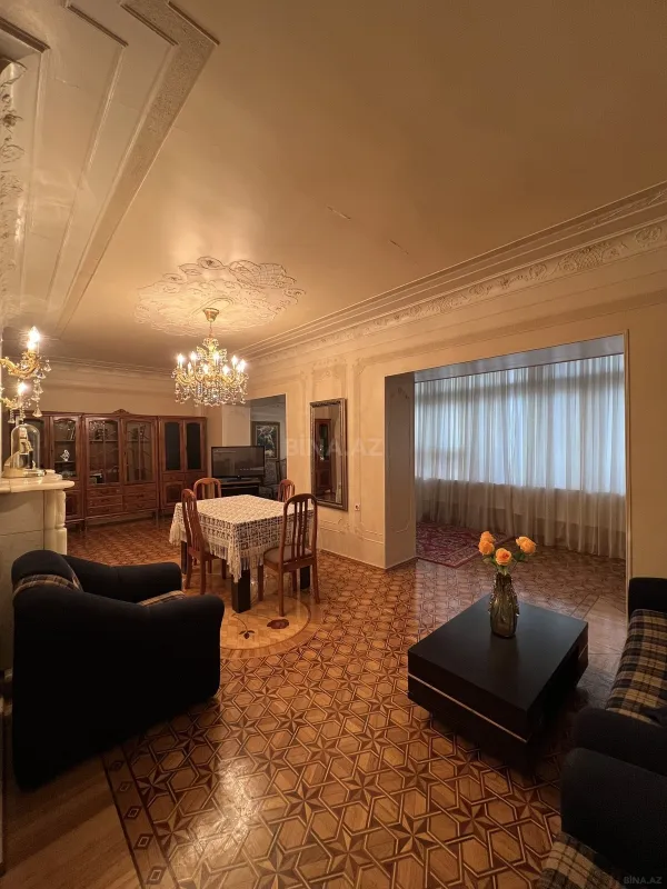 Kirayə verilir 4 otaqlı mənzil 150 m²