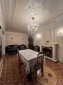 Kirayə verilir 4 otaqlı mənzil 150 m²