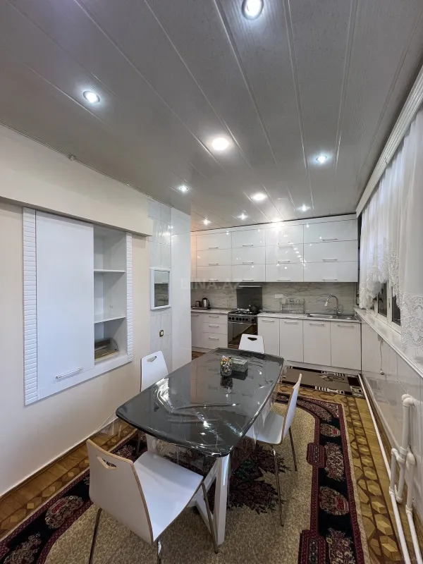 Kirayə verilir 4 otaqlı mənzil 150 m²