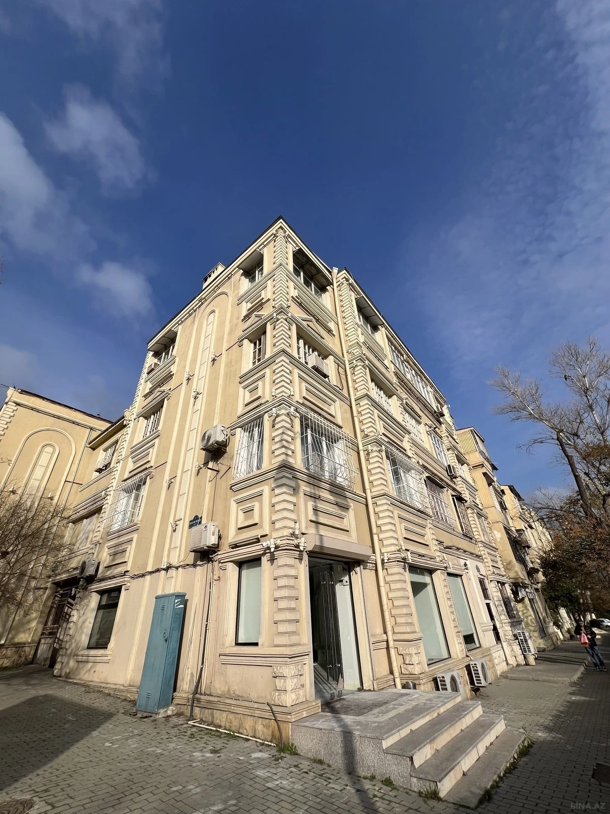 Kirayə verilir 4 otaqlı mənzil 150 m²