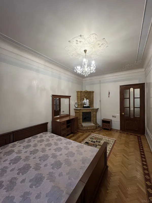 Kirayə verilir 4 otaqlı mənzil 150 m²