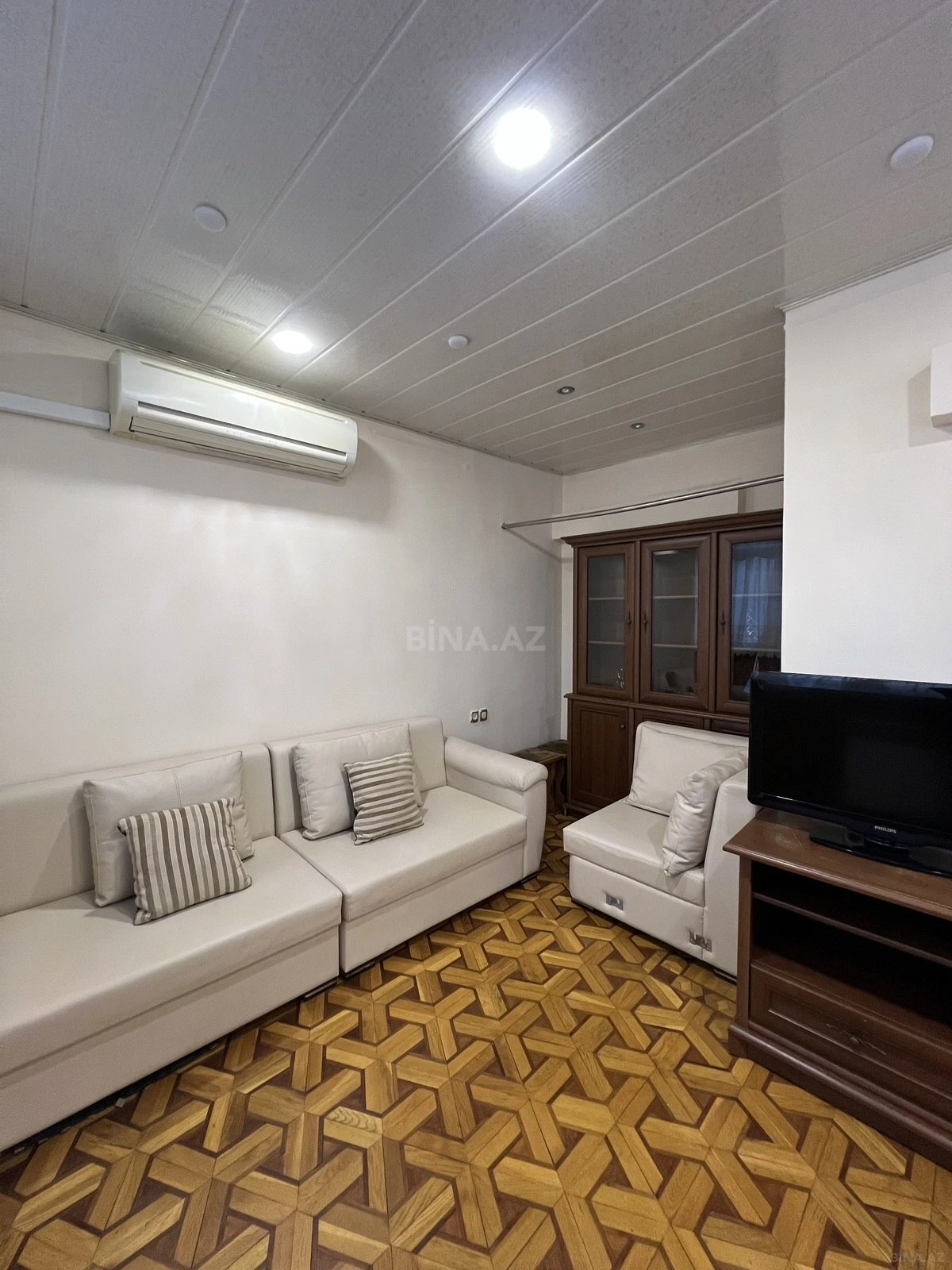 Kirayə verilir 4 otaqlı mənzil 150 m²