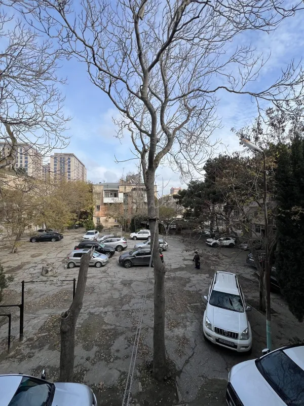 Kirayə verilir 4 otaqlı mənzil 150 m²