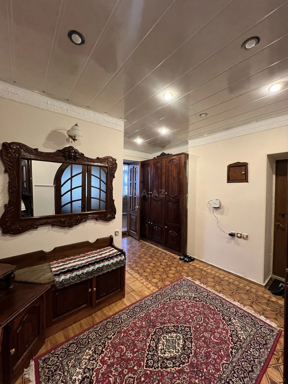 Kirayə verilir 4 otaqlı mənzil 150 m²