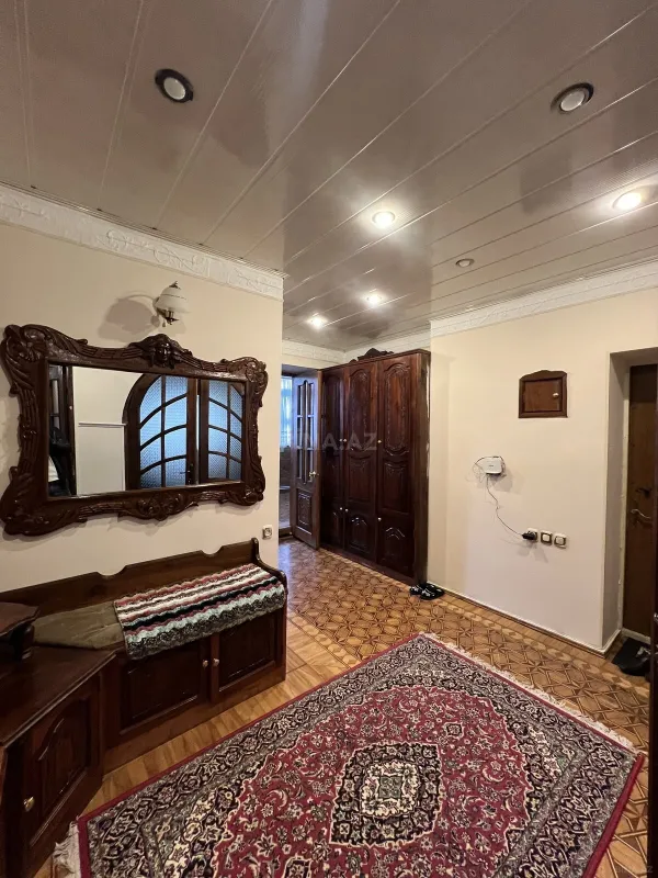 Kirayə verilir 4 otaqlı mənzil 150 m²