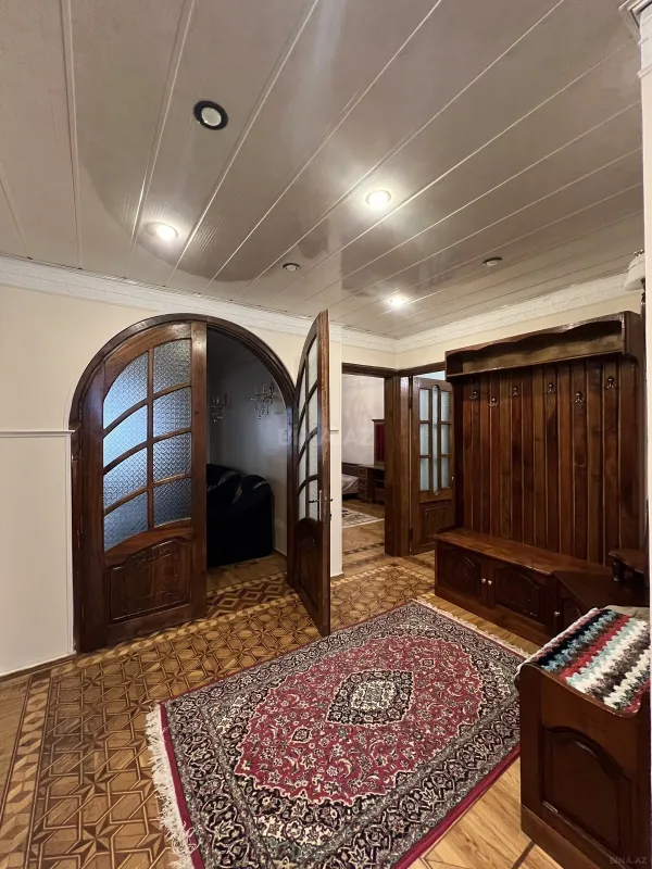 Kirayə verilir 4 otaqlı mənzil 150 m²