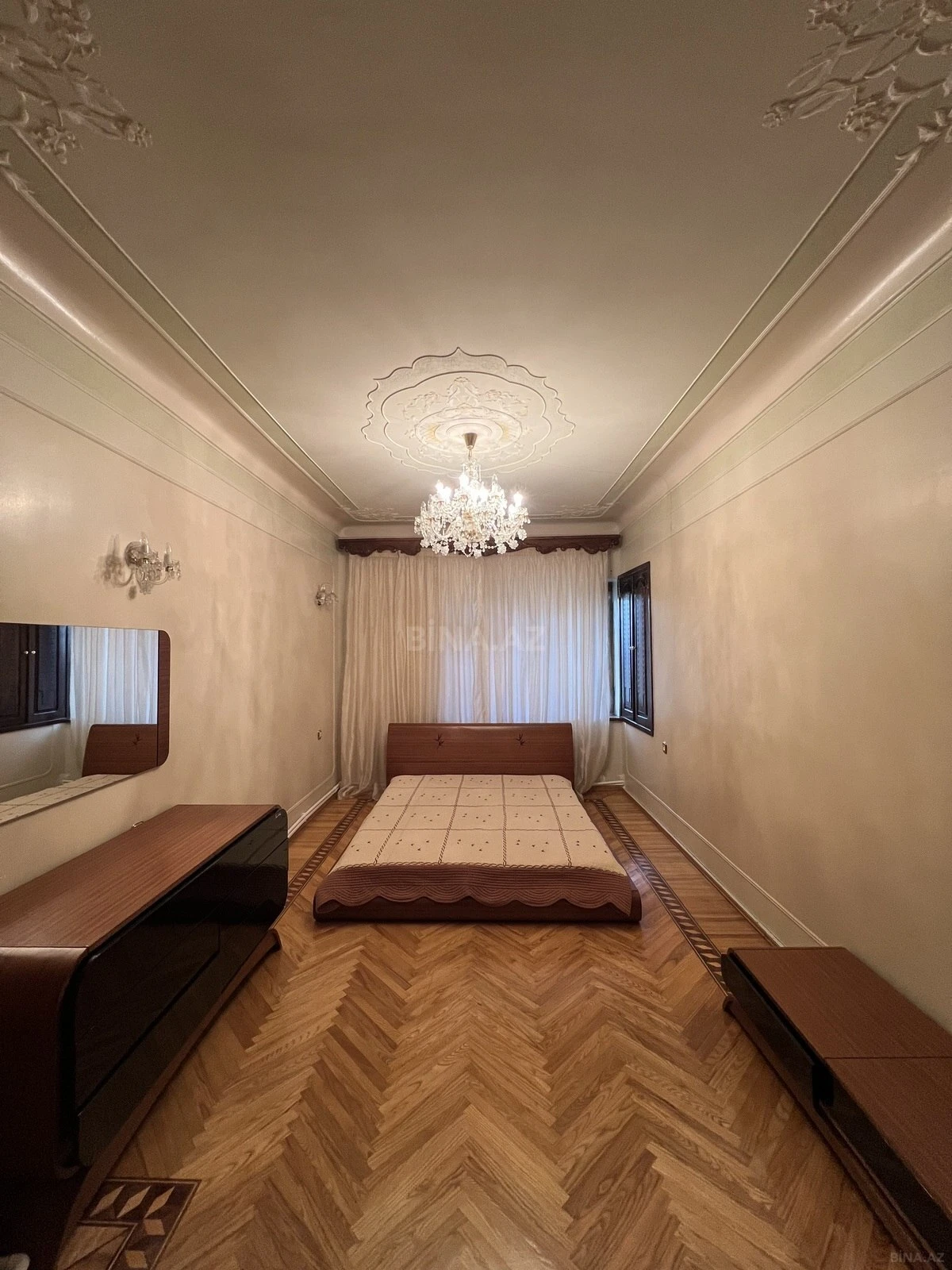 Kirayə verilir 4 otaqlı mənzil 150 m²