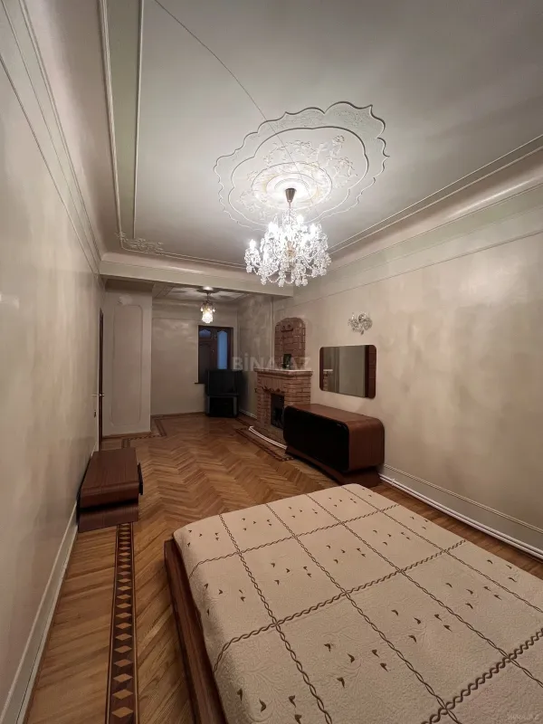 Kirayə verilir 4 otaqlı mənzil 150 m²