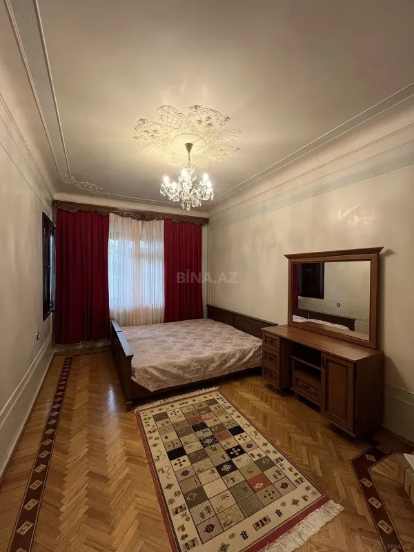 Kirayə verilir 4 otaqlı mənzil 150 m²