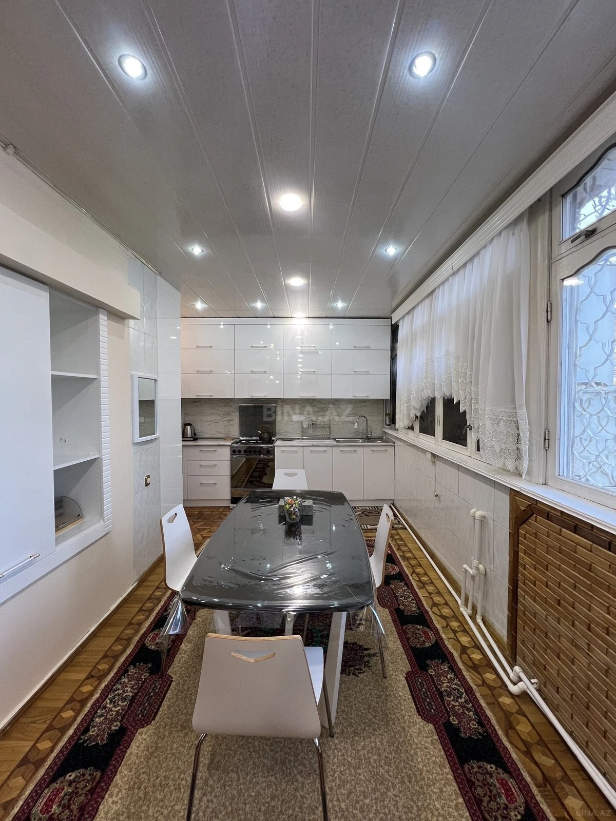 Kirayə verilir 4 otaqlı mənzil 150 m²