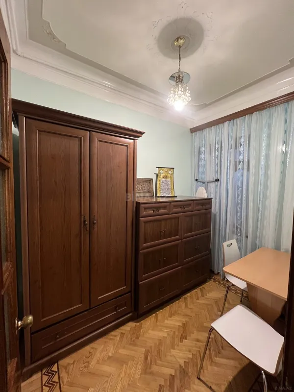 Kirayə verilir 4 otaqlı mənzil 150 m²
