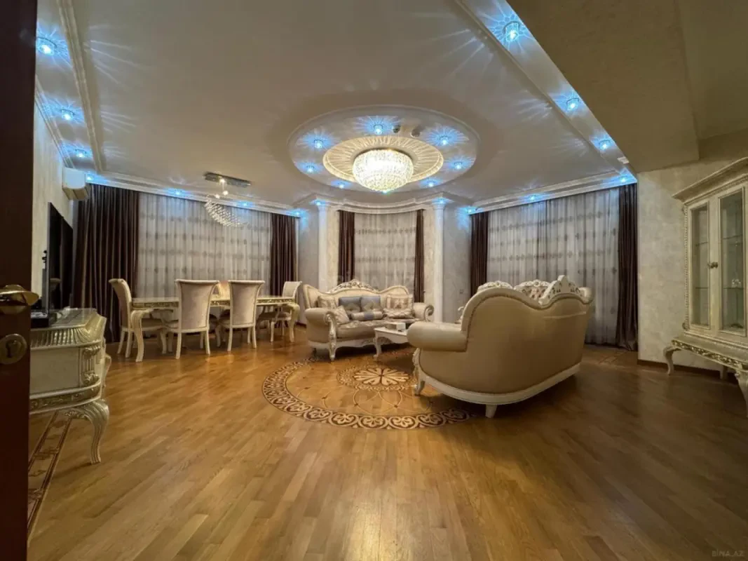 Satılır 4 otaqlı mənzil 190 m²