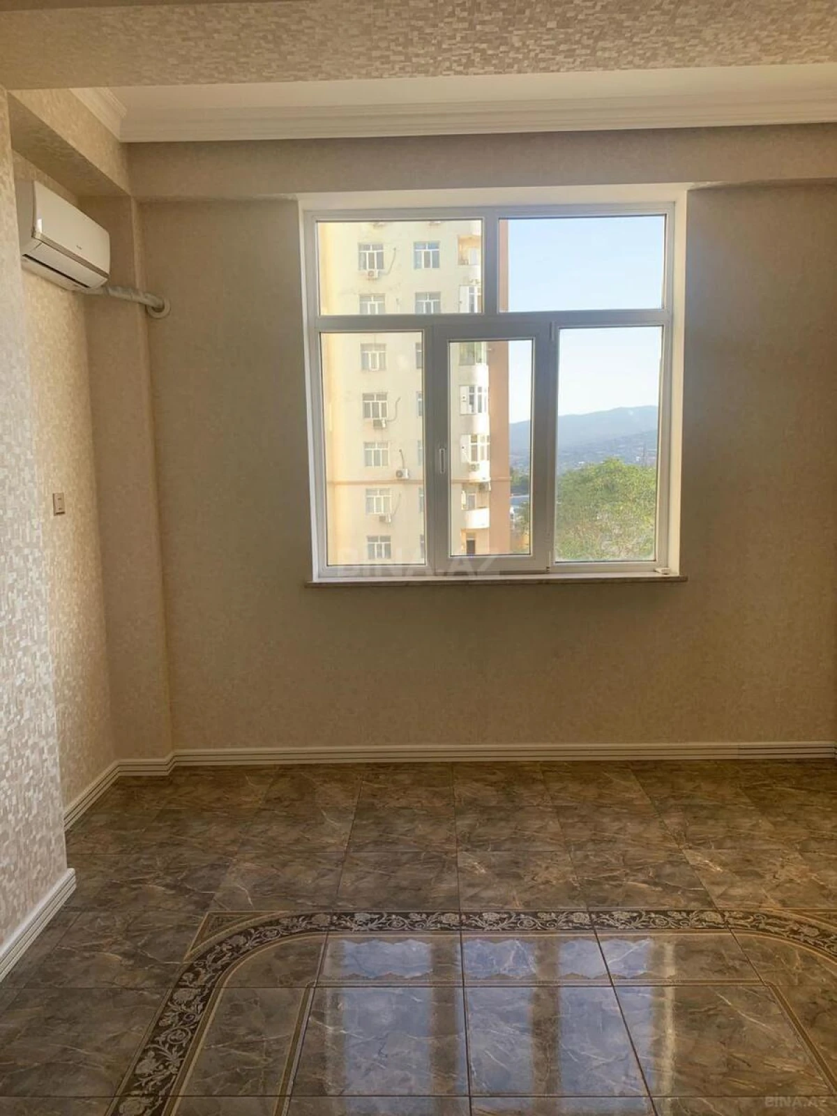 Satılır 4 otaqlı mənzil 140 m²