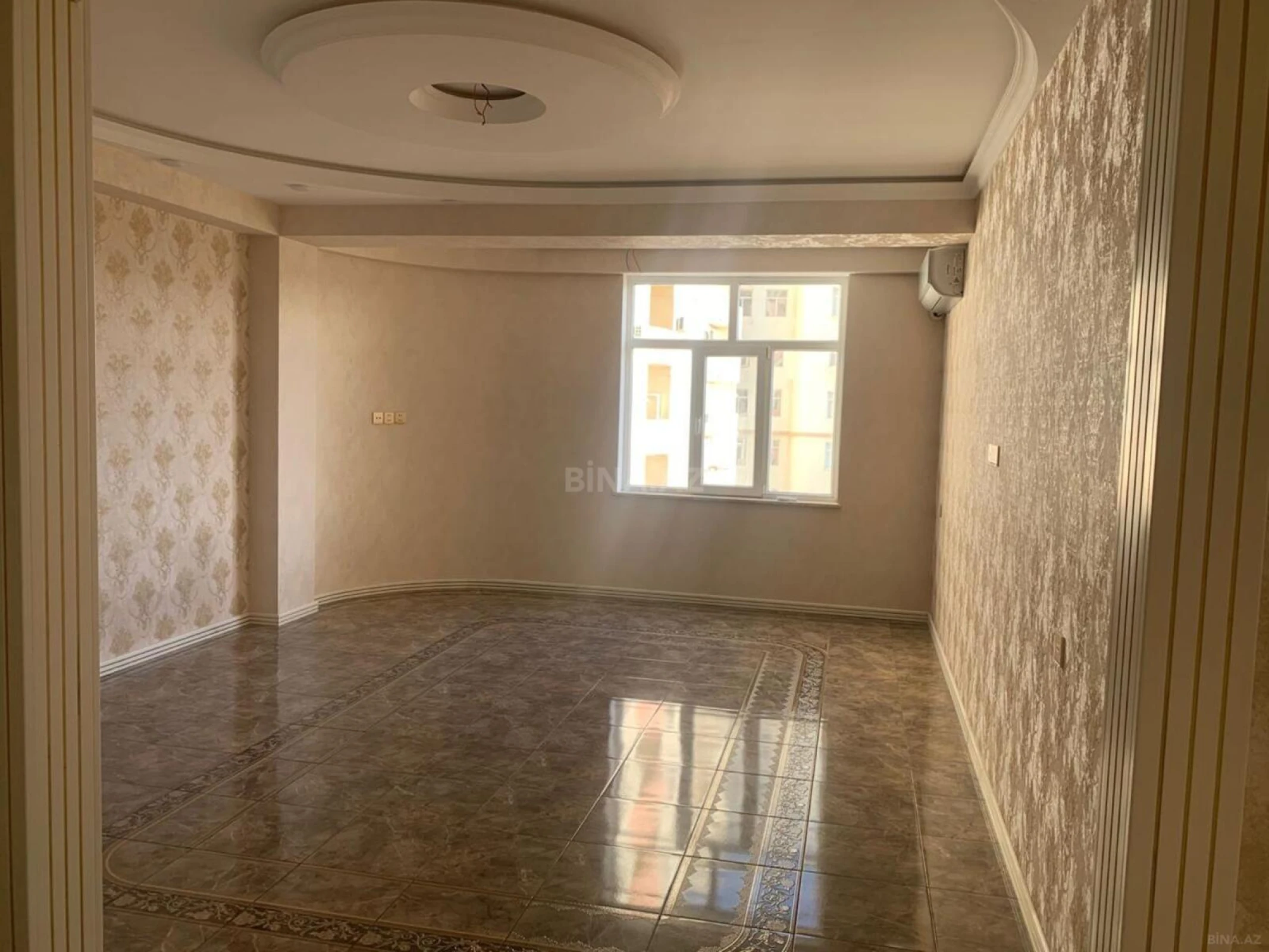 Satılır 4 otaqlı mənzil 140 m²