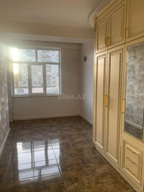 Satılır 4 otaqlı mənzil 140 m²