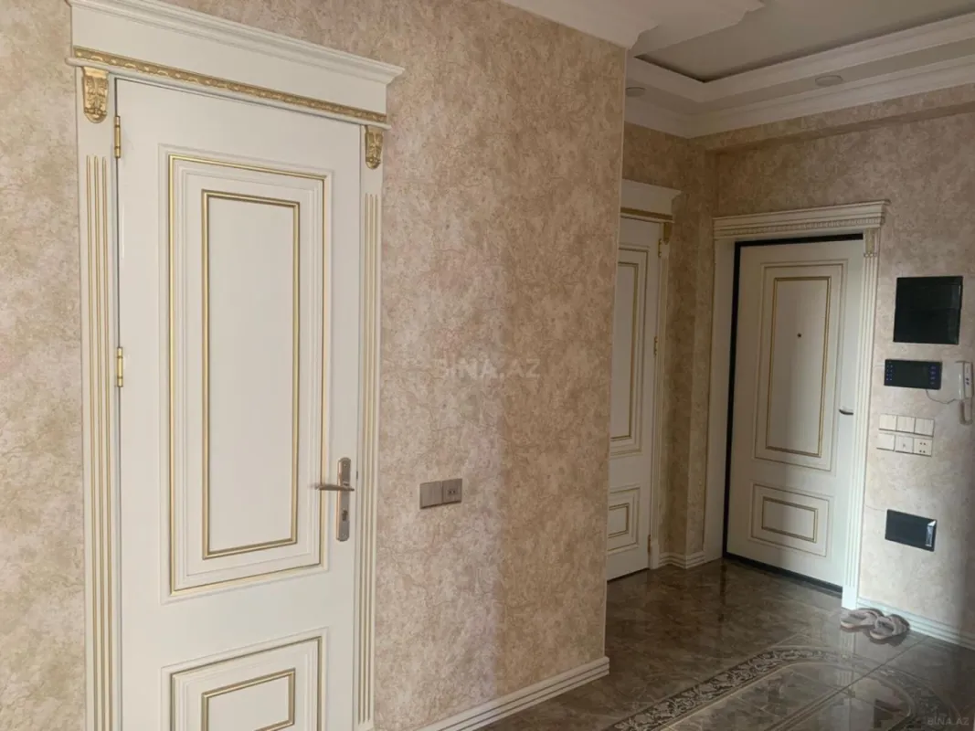 Satılır 4 otaqlı mənzil 140 m²