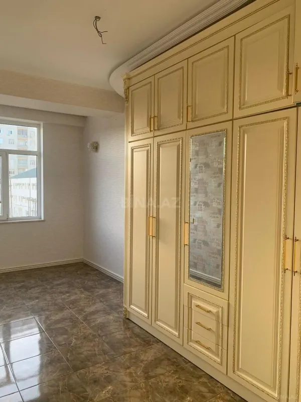 Satılır 4 otaqlı mənzil 140 m²