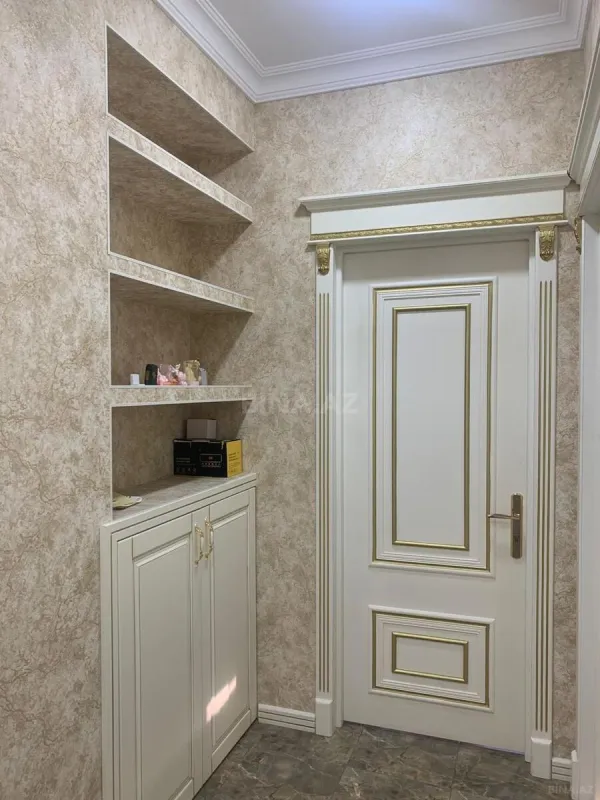Satılır 4 otaqlı mənzil 140 m²