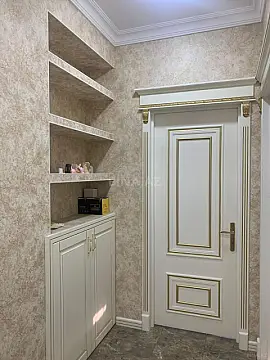 Satılır 4 otaqlı mənzil 140 m²