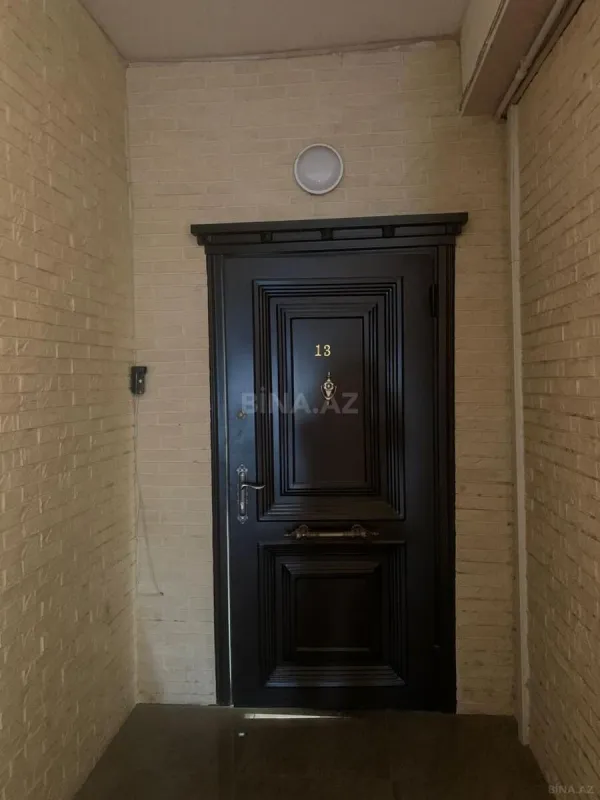 Satılır 4 otaqlı mənzil 140 m²