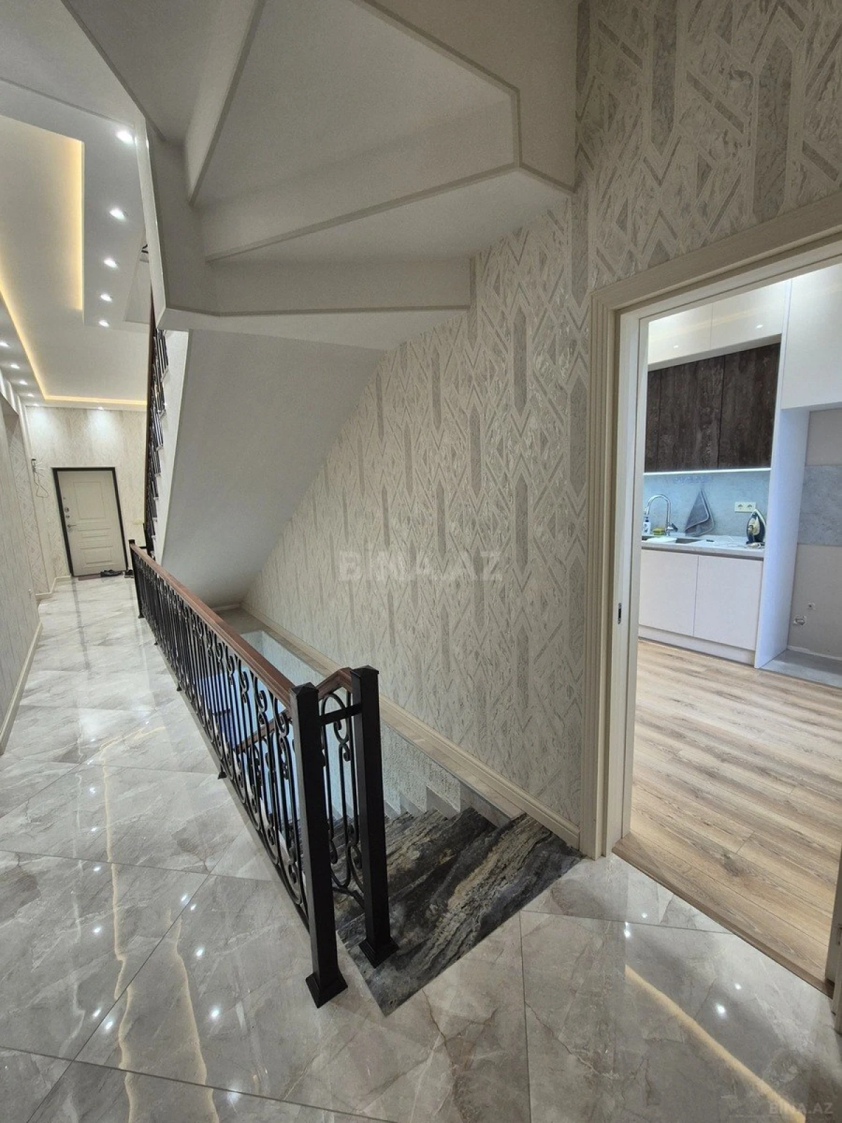 Satılır 7 otaqlı həyət evi 285 m²