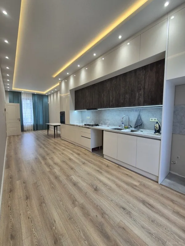 Satılır 7 otaqlı həyət evi 285 m²