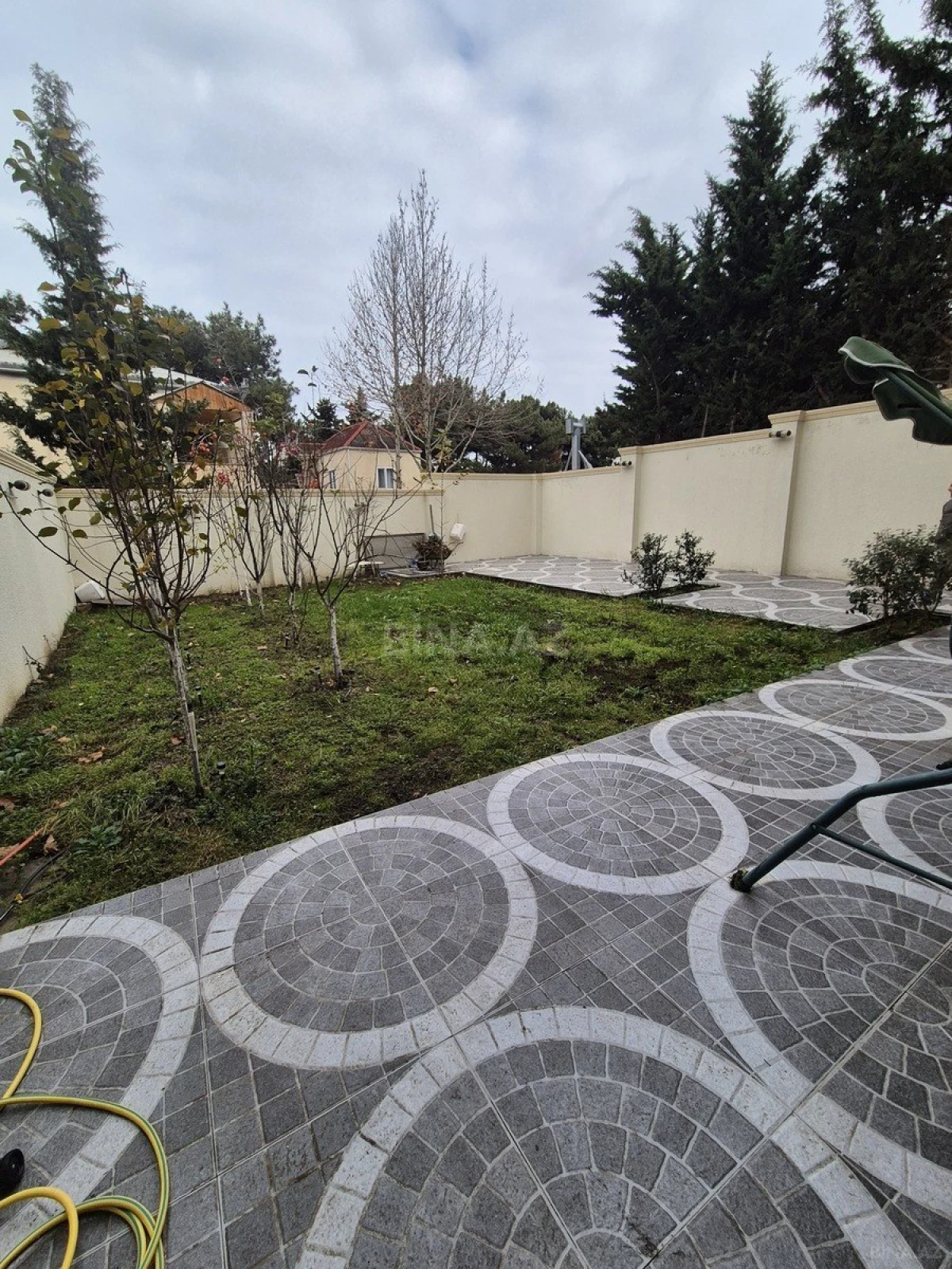 Satılır 7 otaqlı həyət evi 285 m²