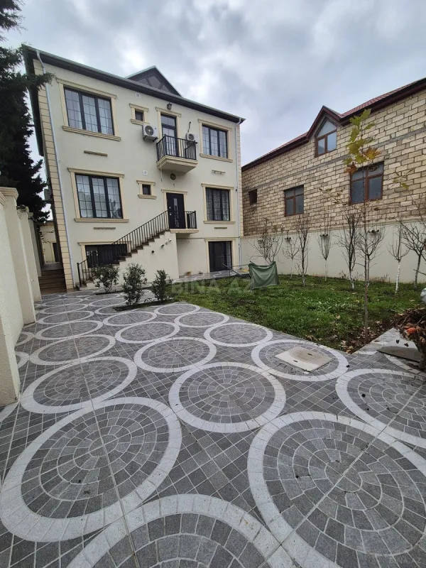 Satılır 7 otaqlı həyət evi 285 m²
