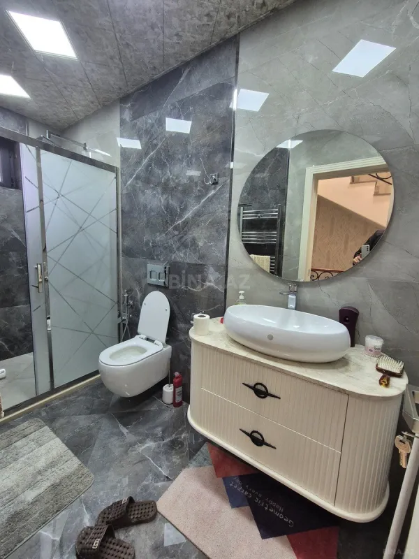 Satılır 7 otaqlı həyət evi 285 m²