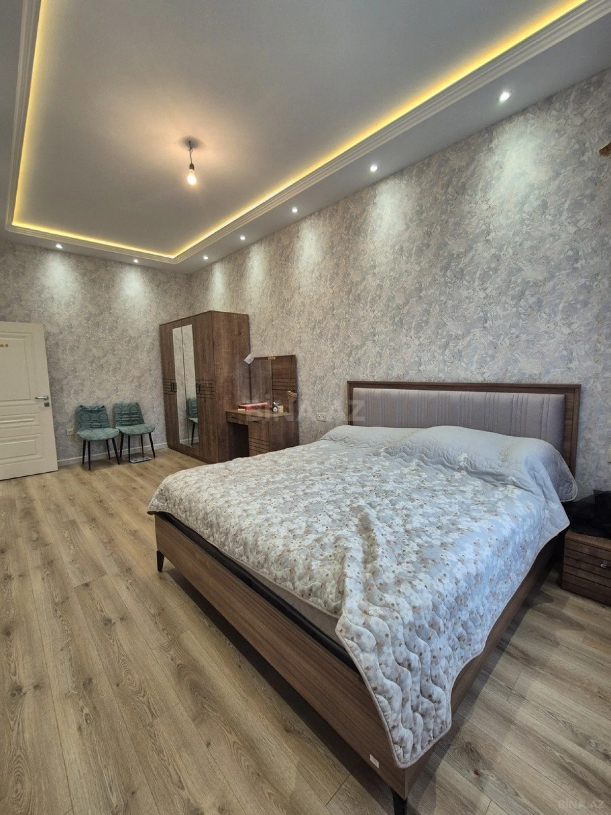Satılır 7 otaqlı həyət evi 285 m²