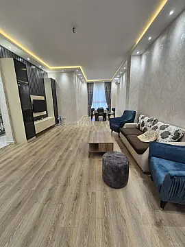 Satılır 7 otaqlı həyət evi 285 m²