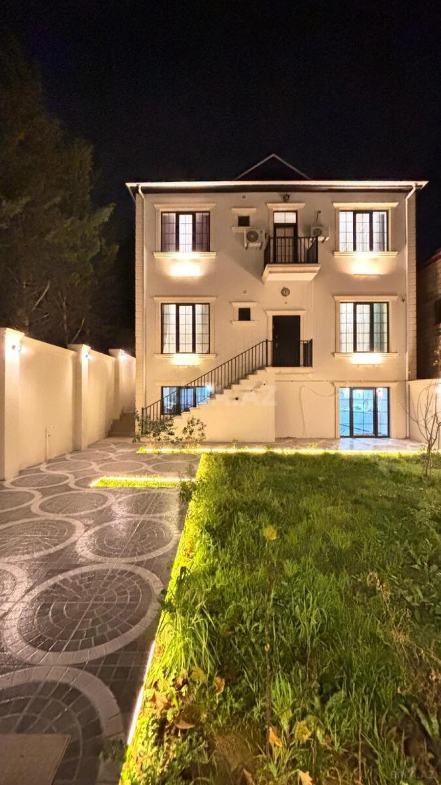 Satılır 7 otaqlı həyət evi 285 m²