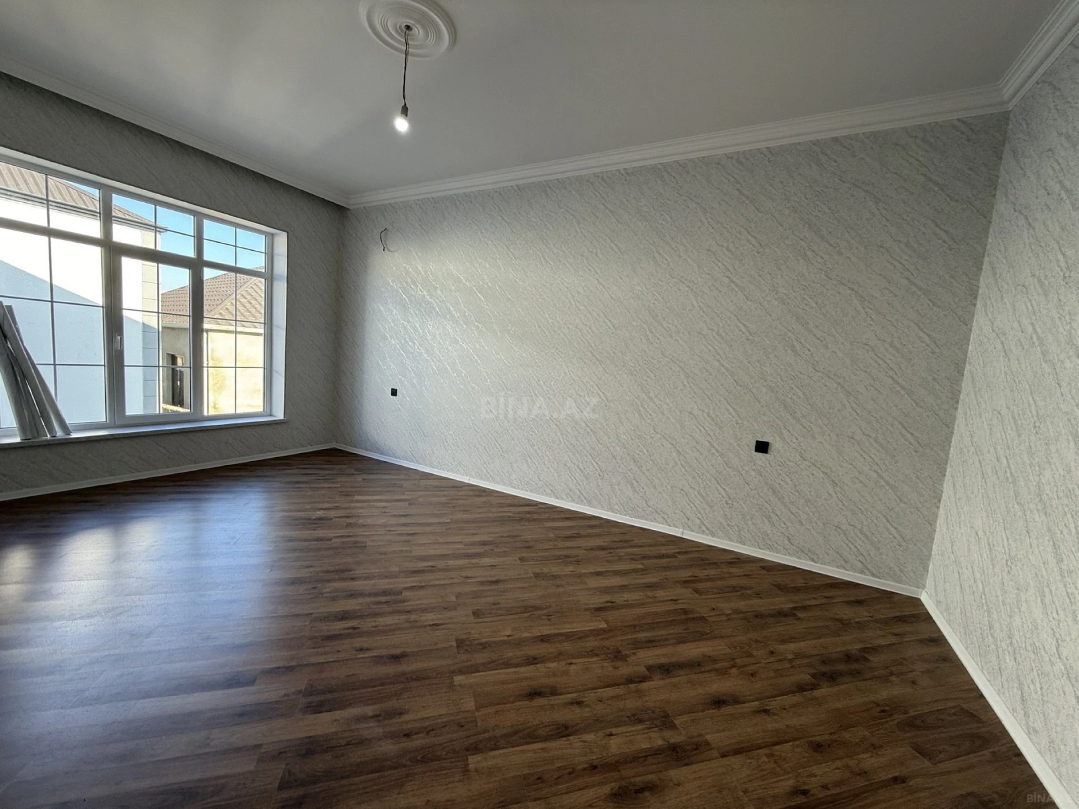 Satılır 5 otaqlı həyət evi 210 m²