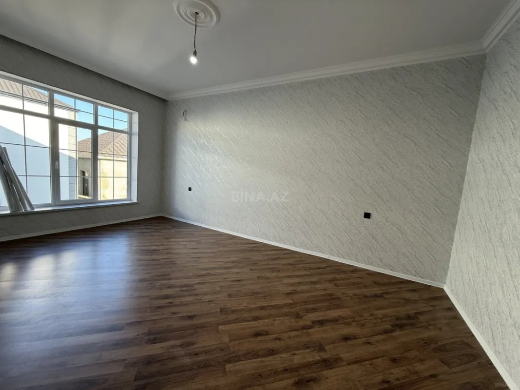 Satılır 5 otaqlı həyət evi 210 m²