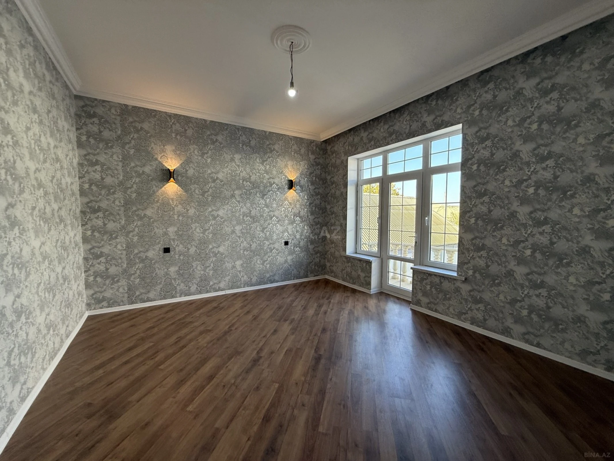 Satılır 5 otaqlı həyət evi 210 m²