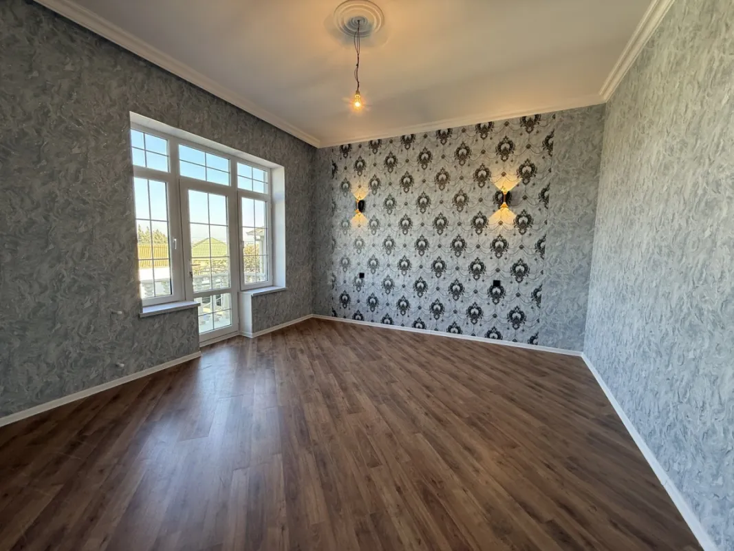 Satılır 5 otaqlı həyət evi 210 m²