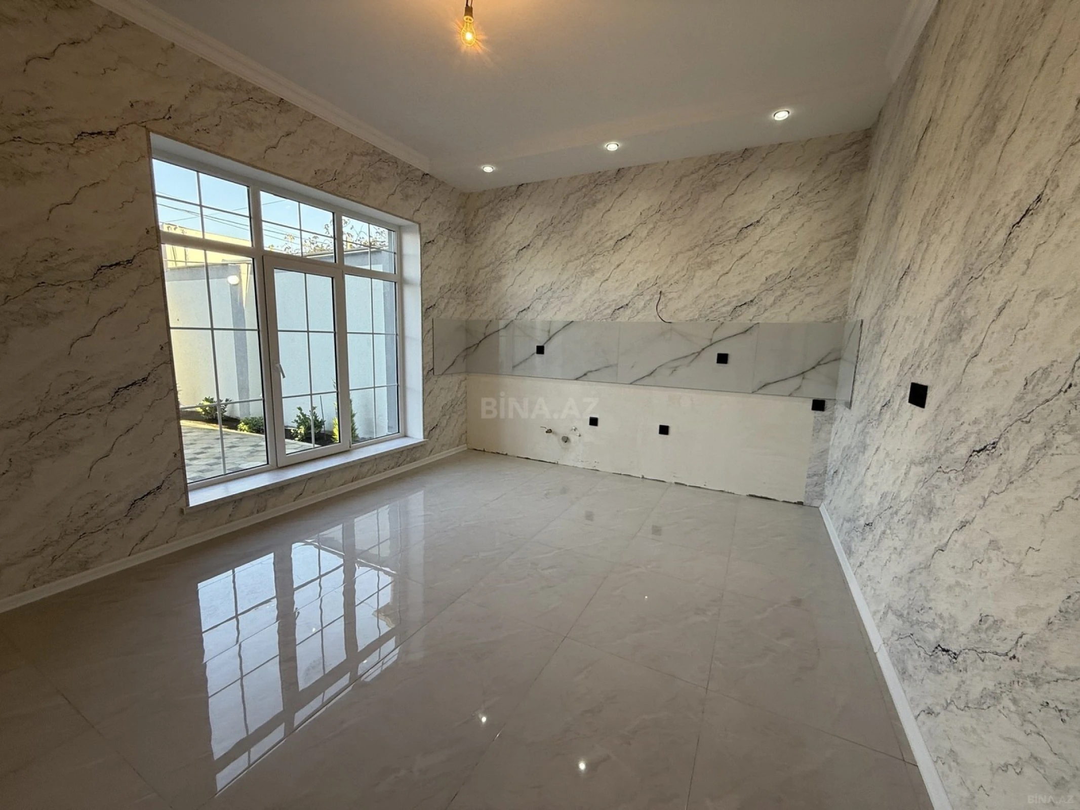 Satılır 5 otaqlı həyət evi 210 m²