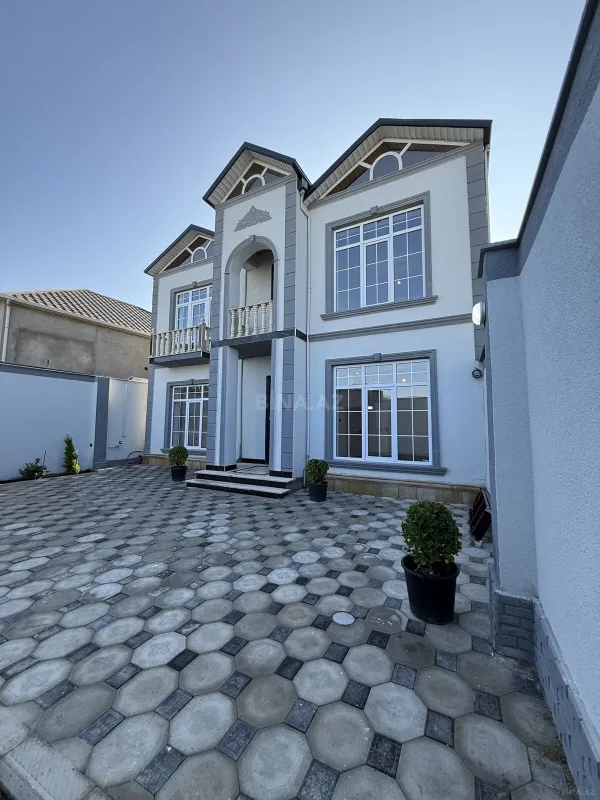 Satılır 5 otaqlı həyət evi 210 m²