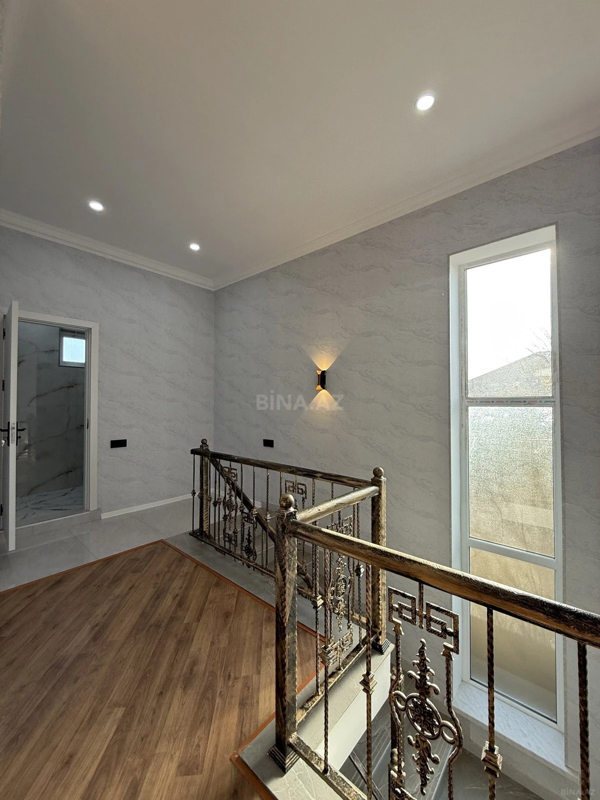 Satılır 5 otaqlı həyət evi 210 m²